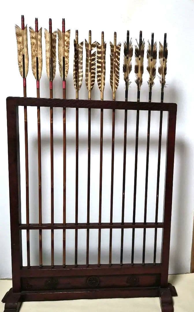 鎌倉彫のような【矢衝立】