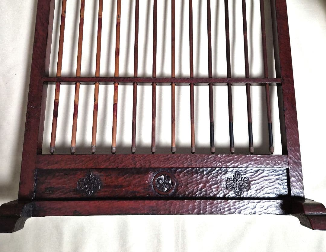 鎌倉彫のような【矢衝立】