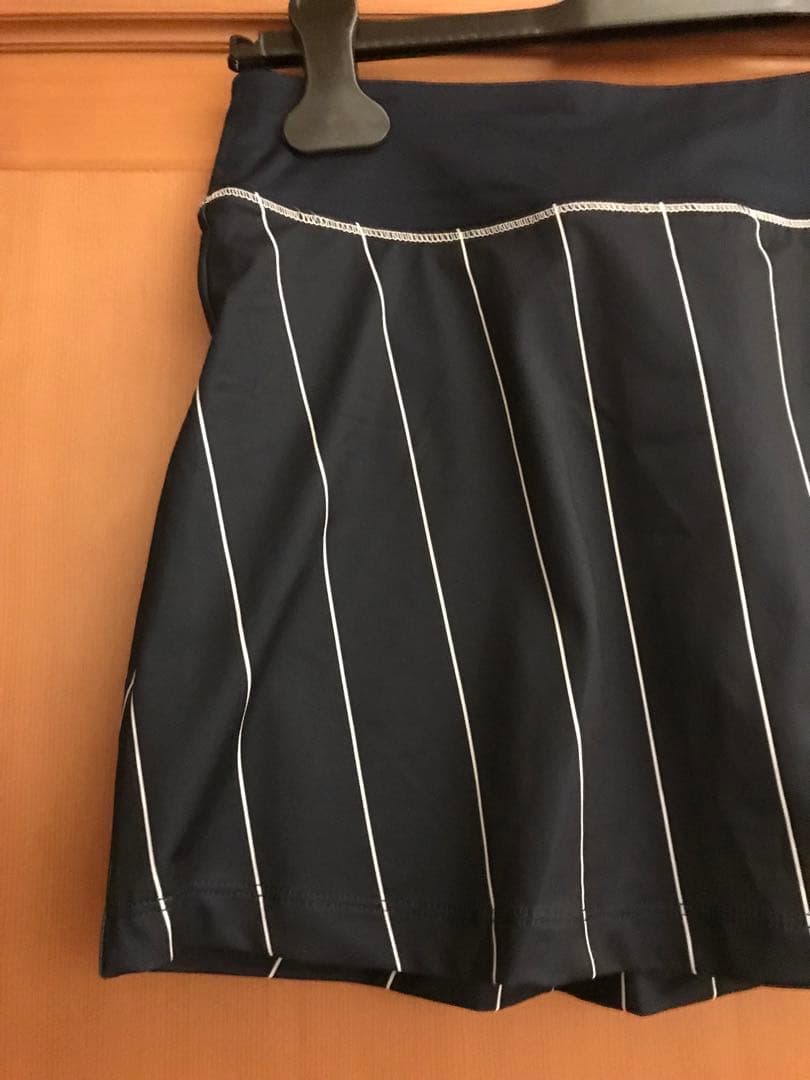 フィラ  テニスウェア　紺色スコート　US-Sサイズ　新品