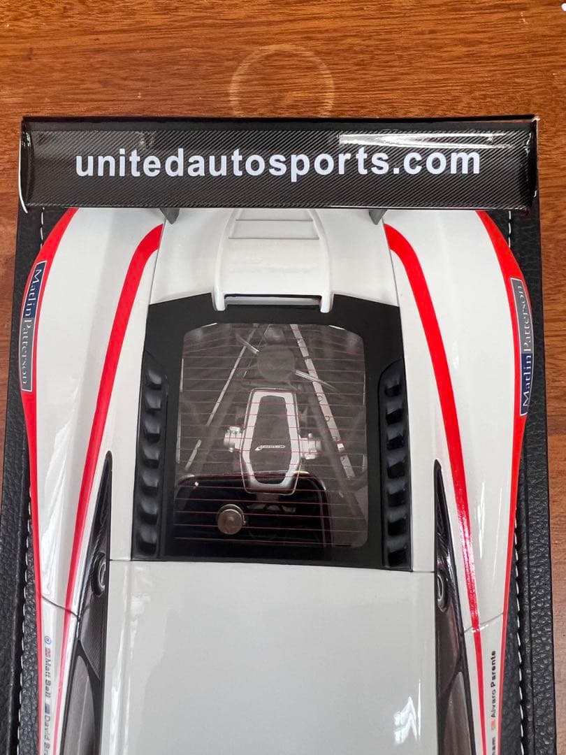 ミニカー1/18 Peako McLaren MP4-12C No.42