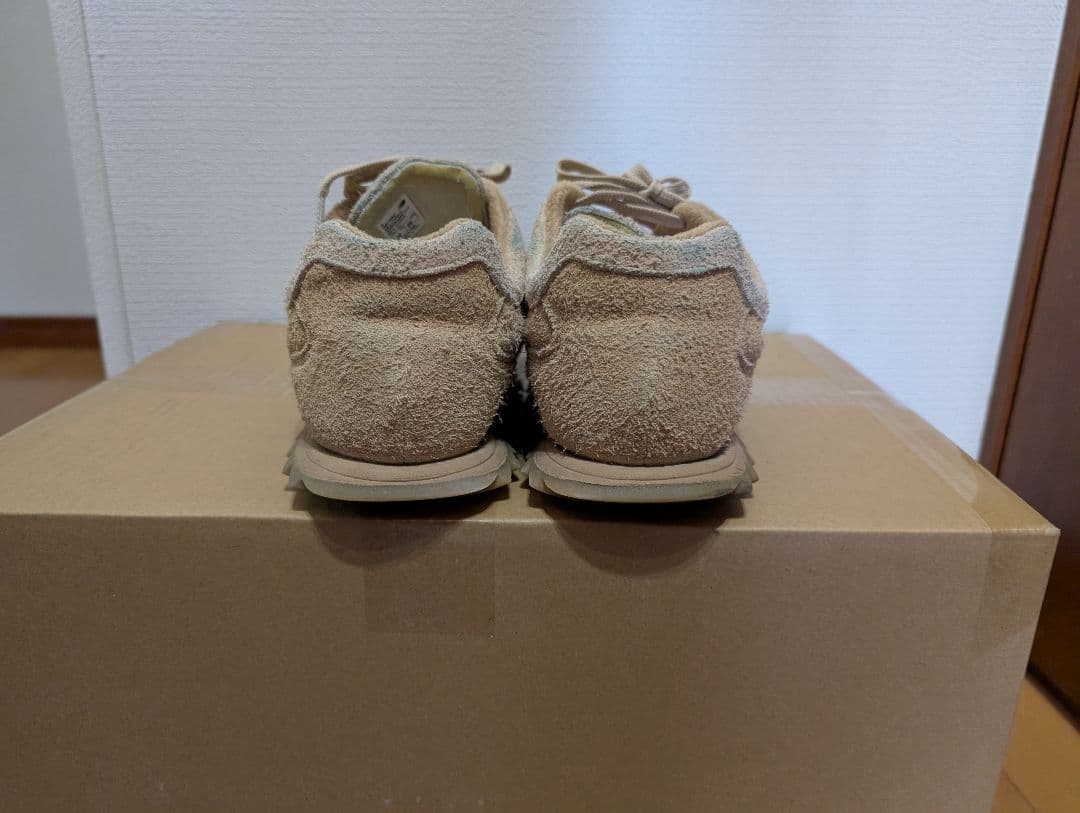 New Balance AURALE スエードシューズ ベージュ