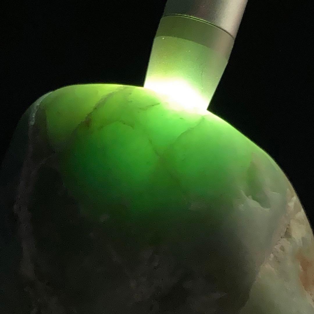 糸魚川翡翠　海中翡翠　濃いアップルグリーン　翡翠輝石　原石　279.5ｇ