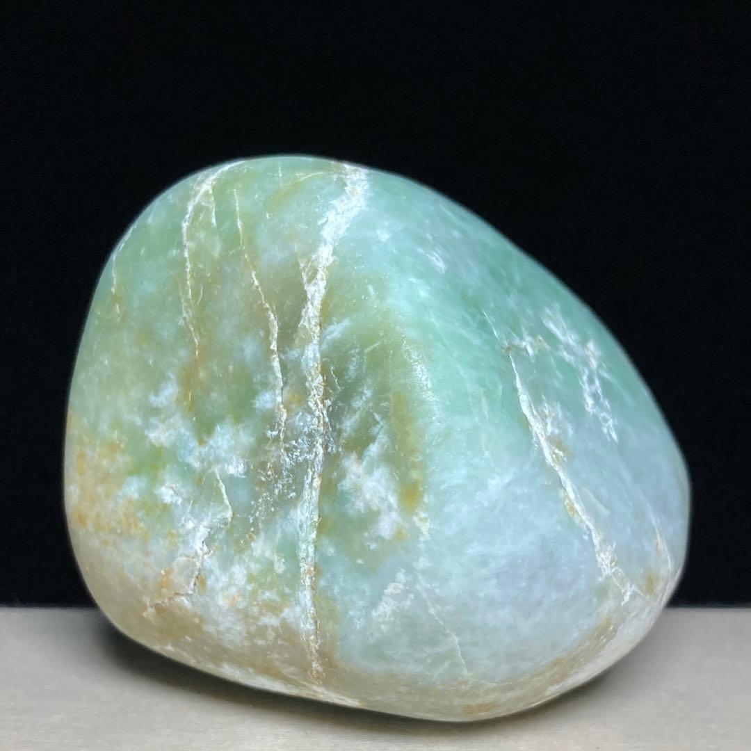 糸魚川翡翠　海中翡翠　濃いアップルグリーン　翡翠輝石　原石　279.5ｇ