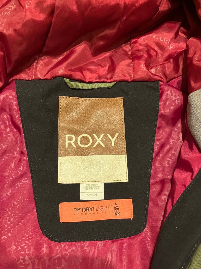 新品タグ付　ROXYスノーボードウェア　Sサイズ
