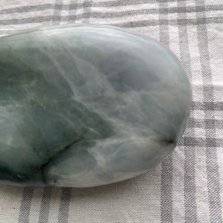 糸魚川翡翠　1.1キロ　鉱石コレクション