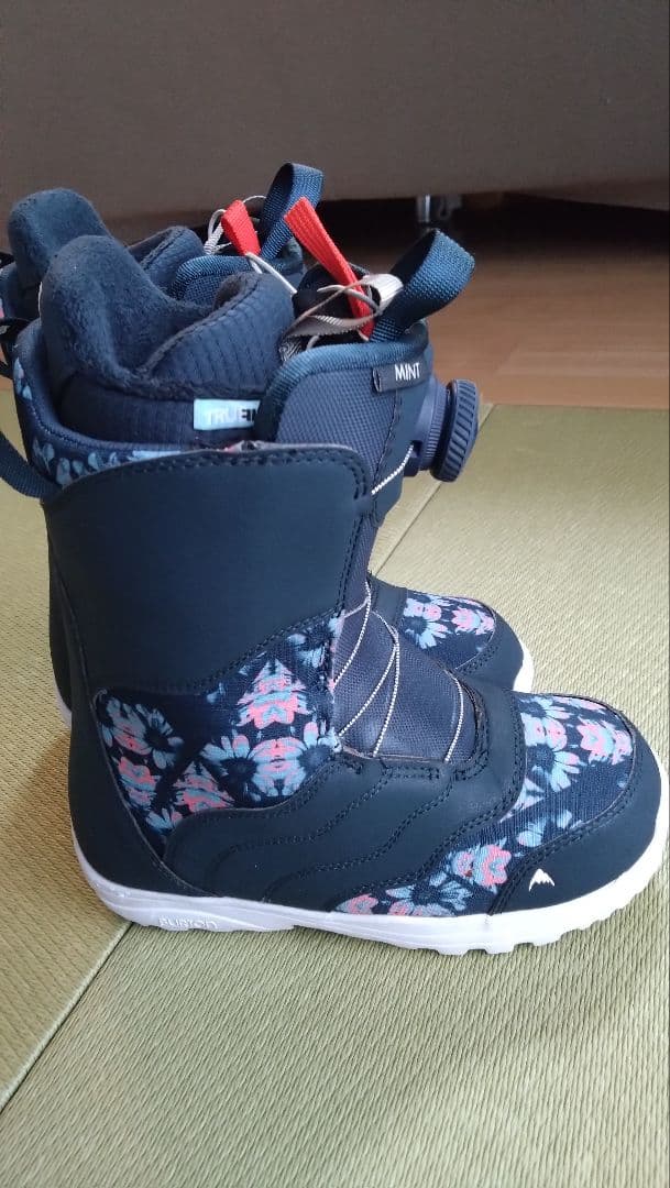 MINT ネイビー/フラワー スノーボードブーツ 女性用