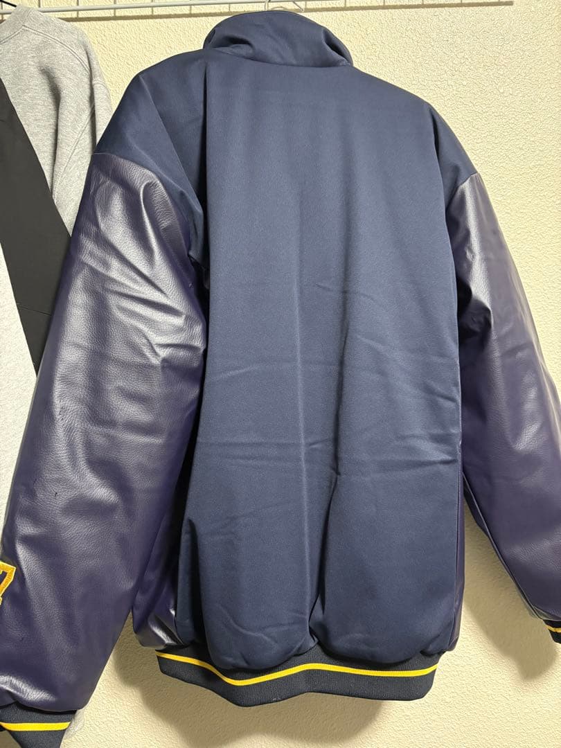 東海大学野球部グラウンドコート背番号27