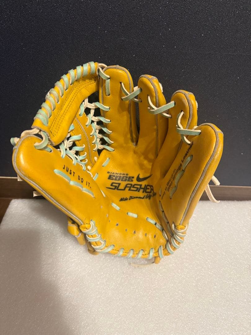 ★極美品★ NIKE ナイキ 一般軟式 外野手用 全紐交換済 小指2本 革質◎