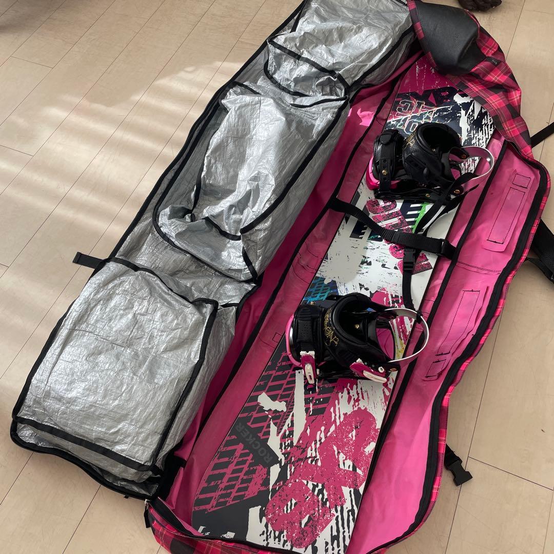 ピンクと黒のチェック スノーボードバッグ