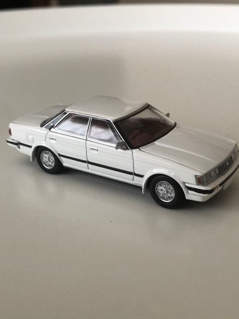 トミーテックリミテッドヴィンテージ　トヨタマークII グランデ84年式　白