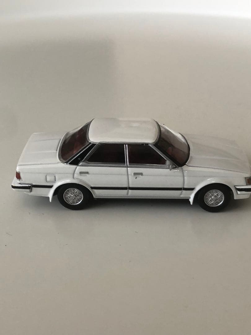 トミーテックリミテッドヴィンテージ　トヨタマークII グランデ84年式　白