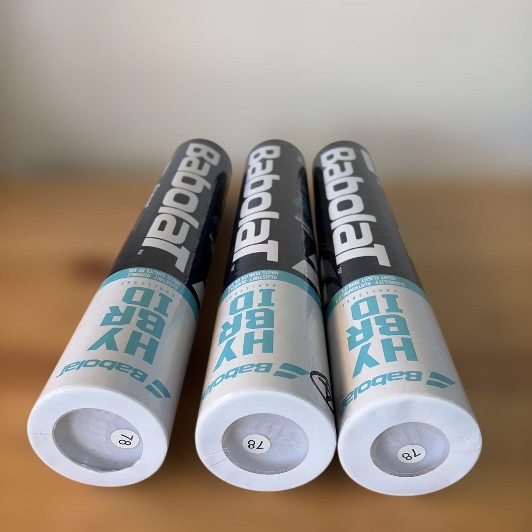 新品　バボラ BabolaT ハイブリッド シャトルコック バドミントン　3本