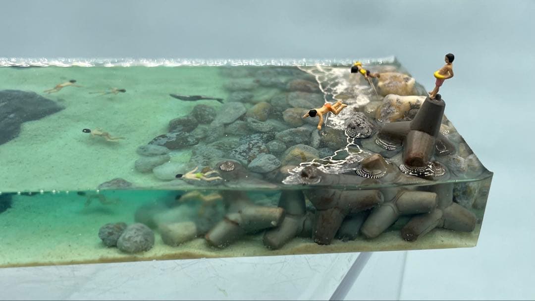 清流で泳ぐ子供たち　ジオラマ