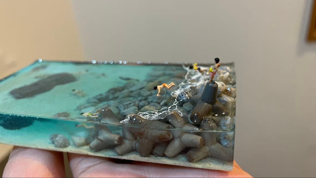 清流で泳ぐ子供たち　ジオラマ