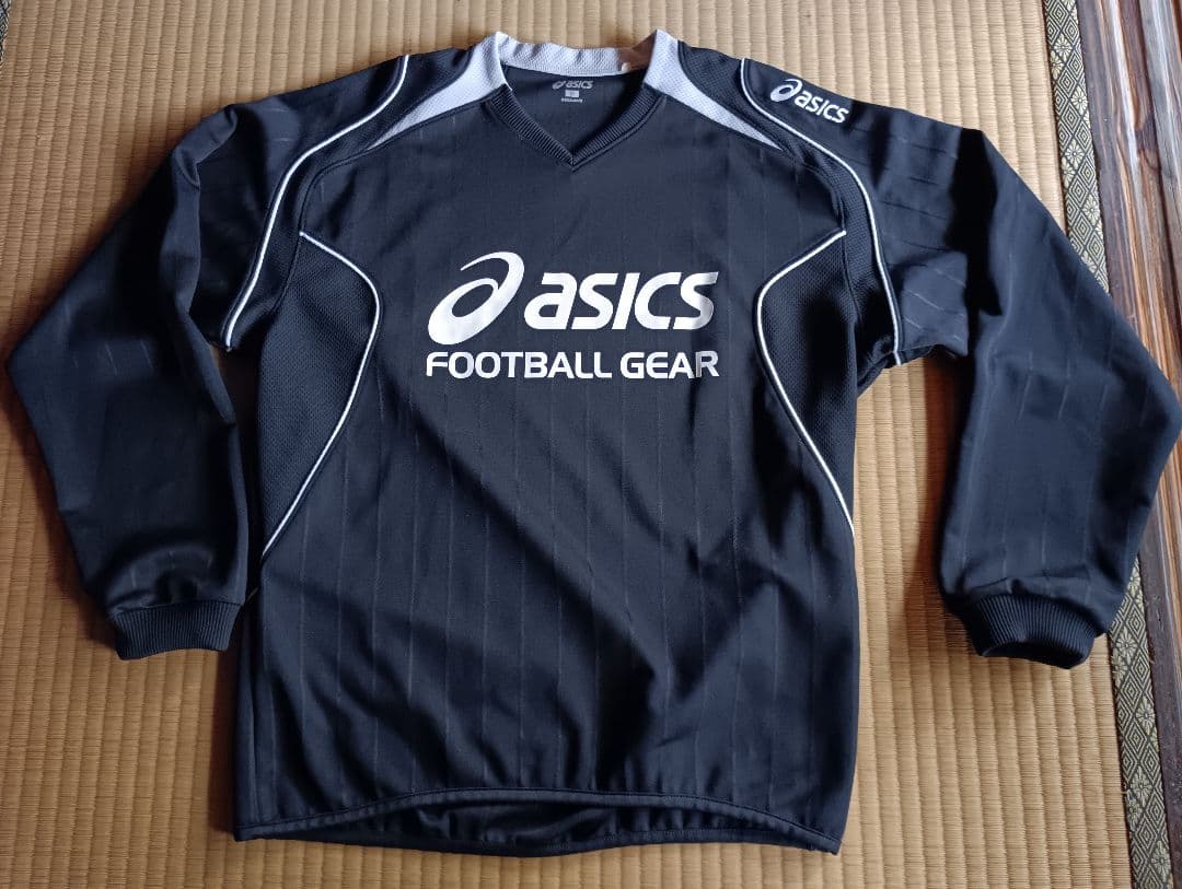アシックスのフットボール用トレーニングウェア上下