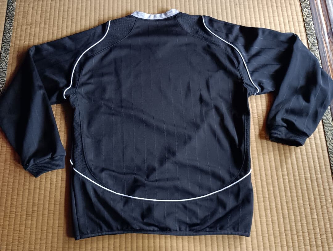 アシックスのフットボール用トレーニングウェア上下