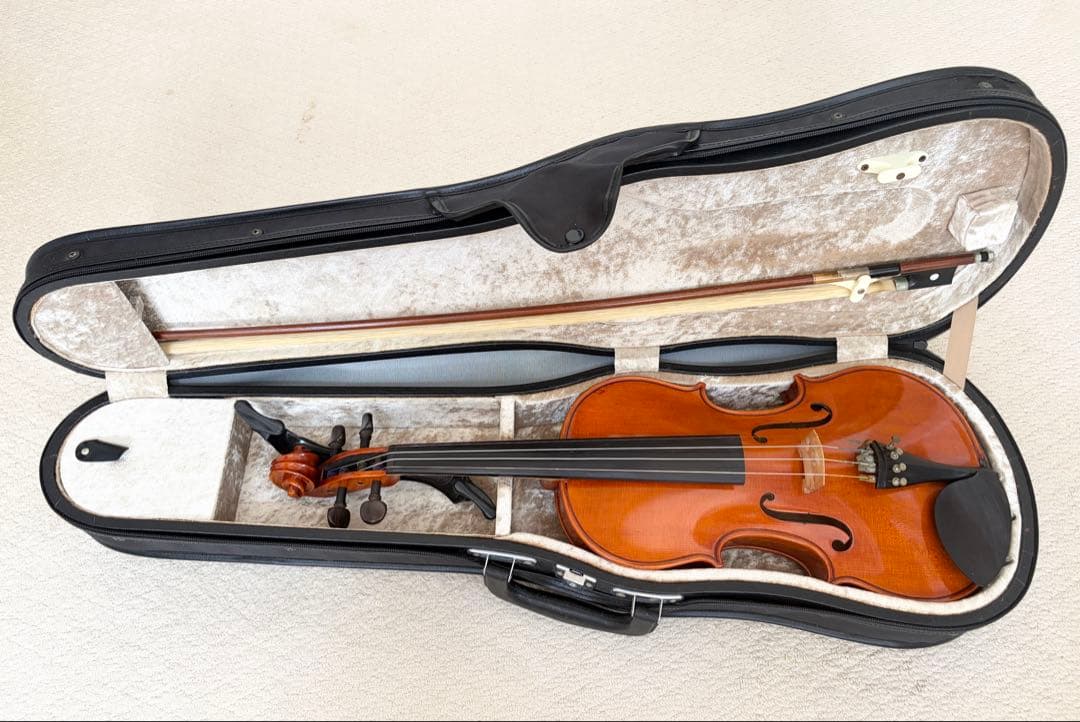 バイオリン 本体と肩当て、ケースベルト付き