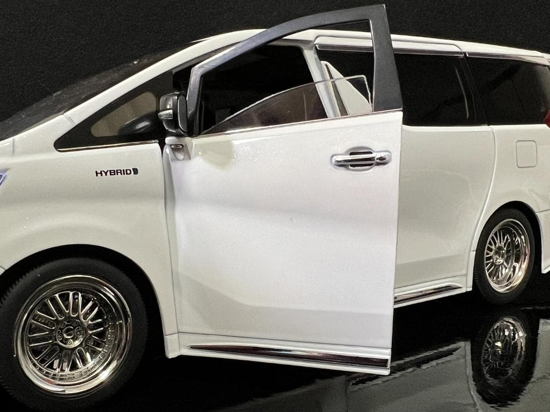 トヨタ TOYOTA アルファード 1/18 ミニカー ホワイト H171