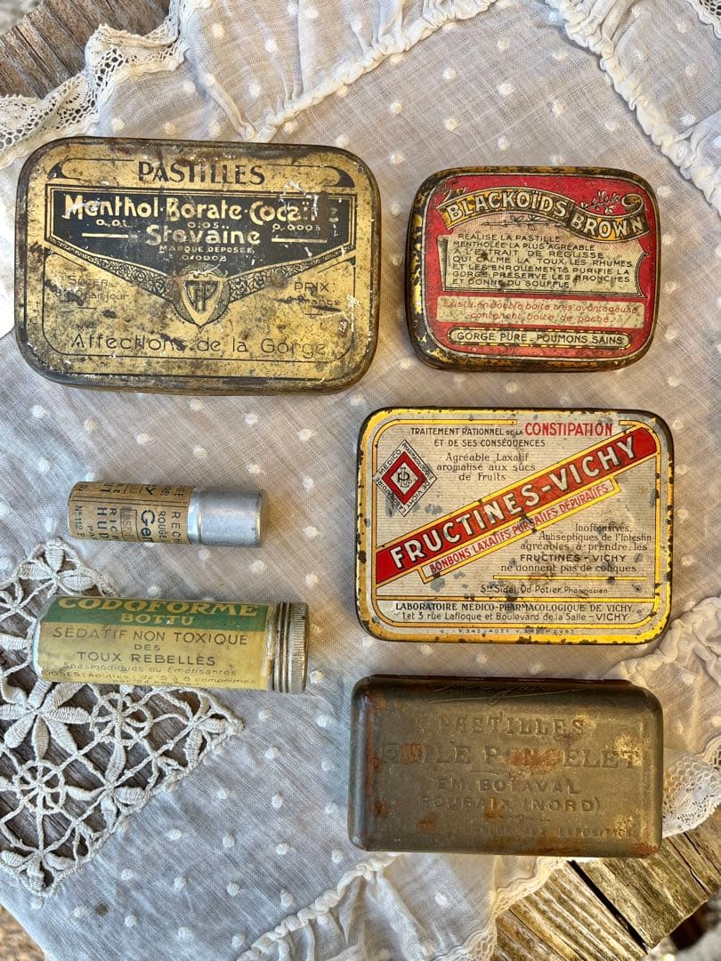 ◆フランスアンティーク｜希少100年前ティン缶ブリキアルミサビ小さいピルケース薬