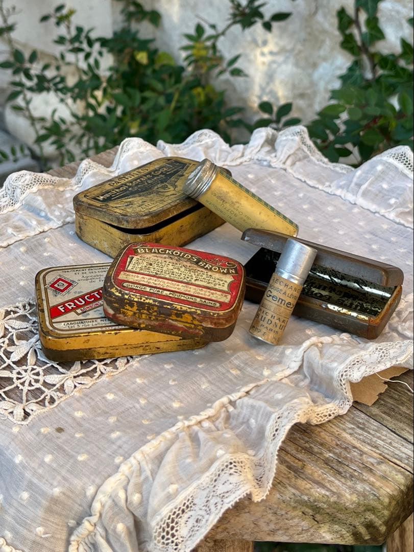 ◆フランスアンティーク｜希少100年前ティン缶ブリキアルミサビ小さいピルケース薬