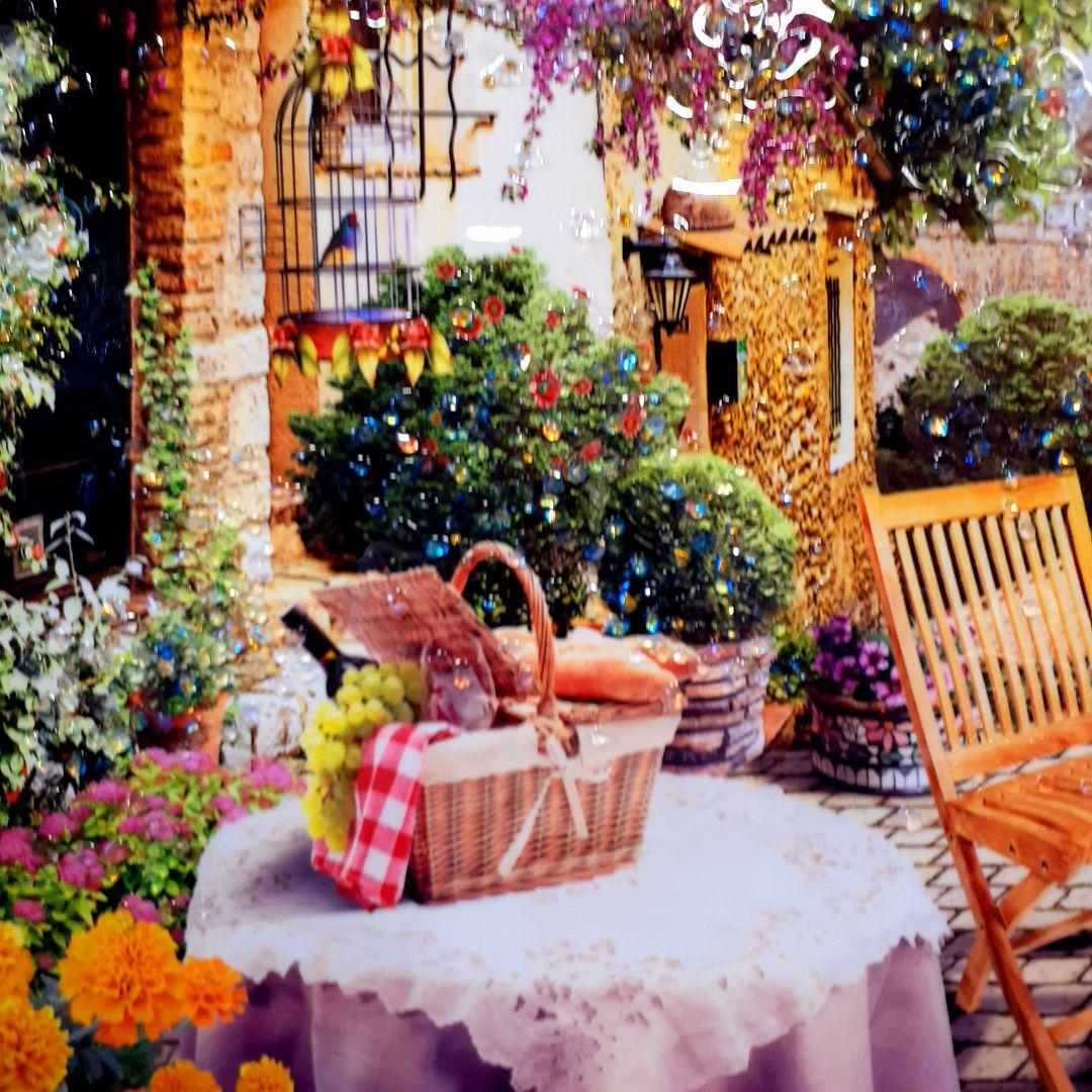 輸入雑貨　天然水晶石　『中世の村』　クリスタルアート　ゴールドフレーム