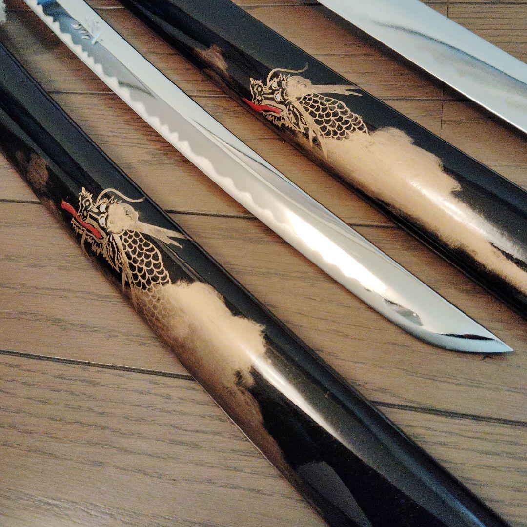 ド*ン様 龍柄　模造刀2本セット　刀掛台付き