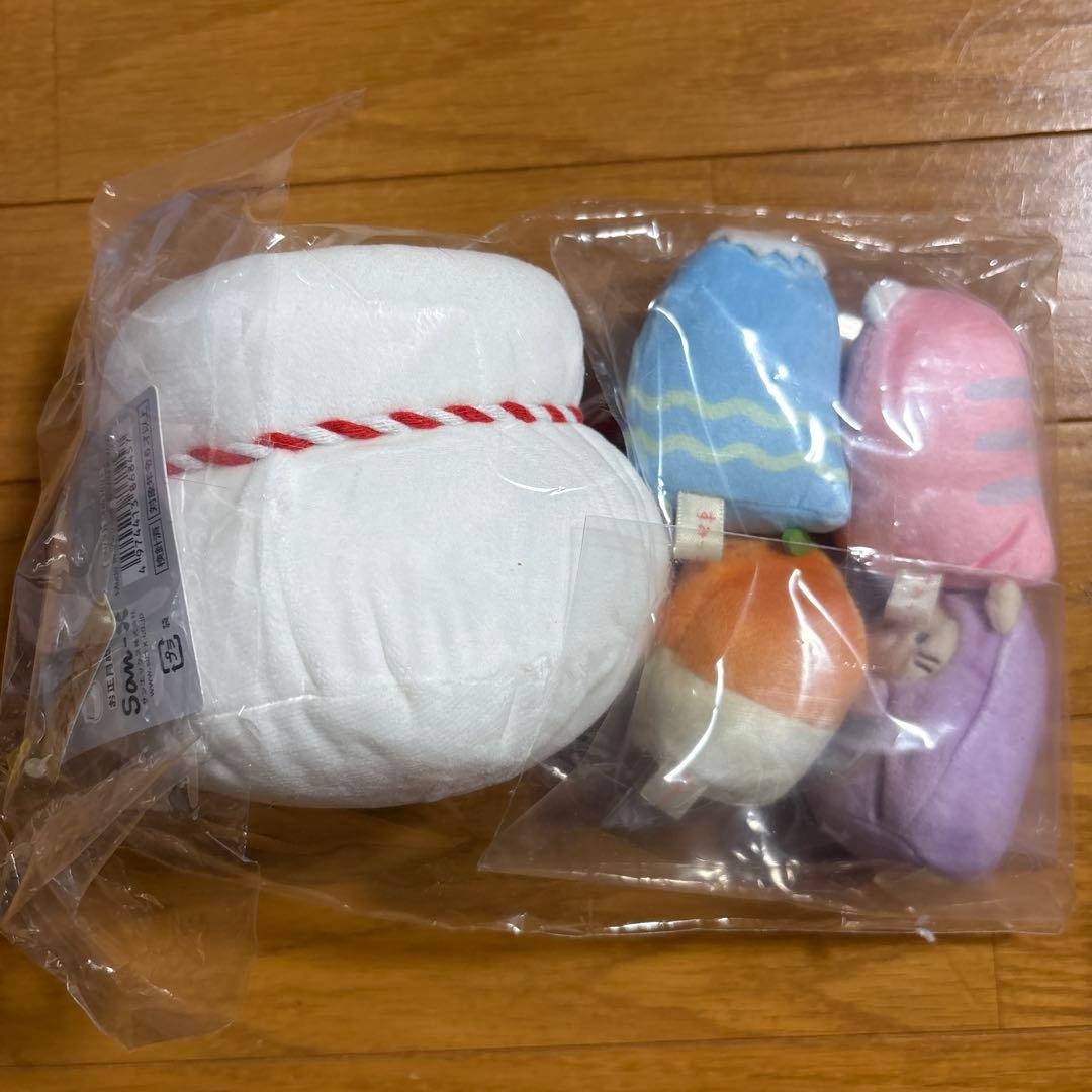 すみっコぐらし　お正月　ぬいぐるみ　へび　てのりぬいぐるみ　シーンぬいぐるみ