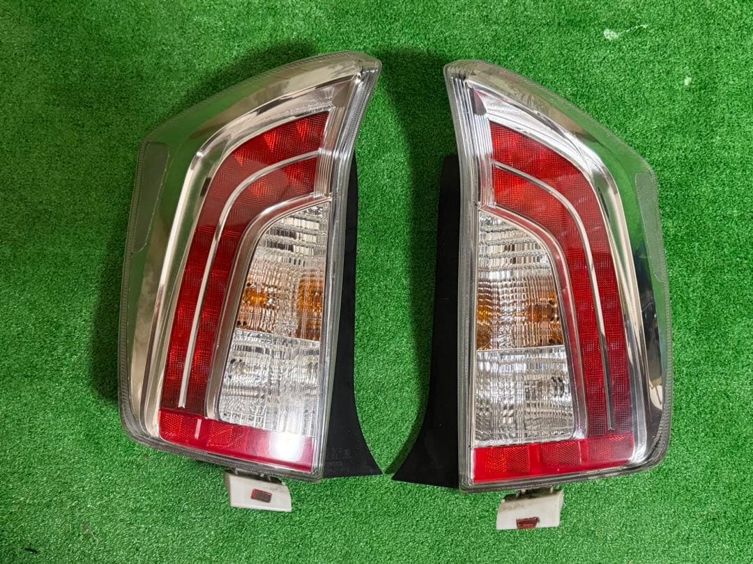 トヨタ　プリウス 30後期 テールランプ
