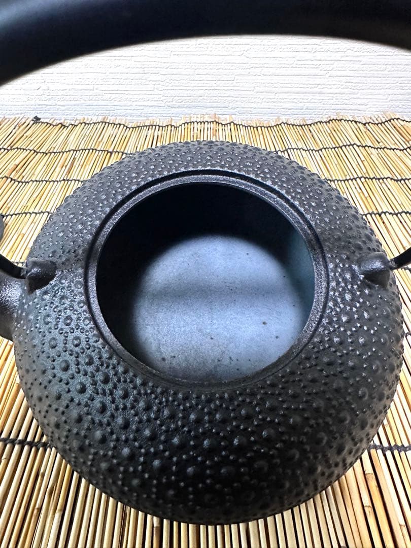 未使用品、栞付　南部盛榮堂ＯＩＧＥＮ造丸平丸亀甲メーカー保証ＩＨ対応品　南部鉄瓶