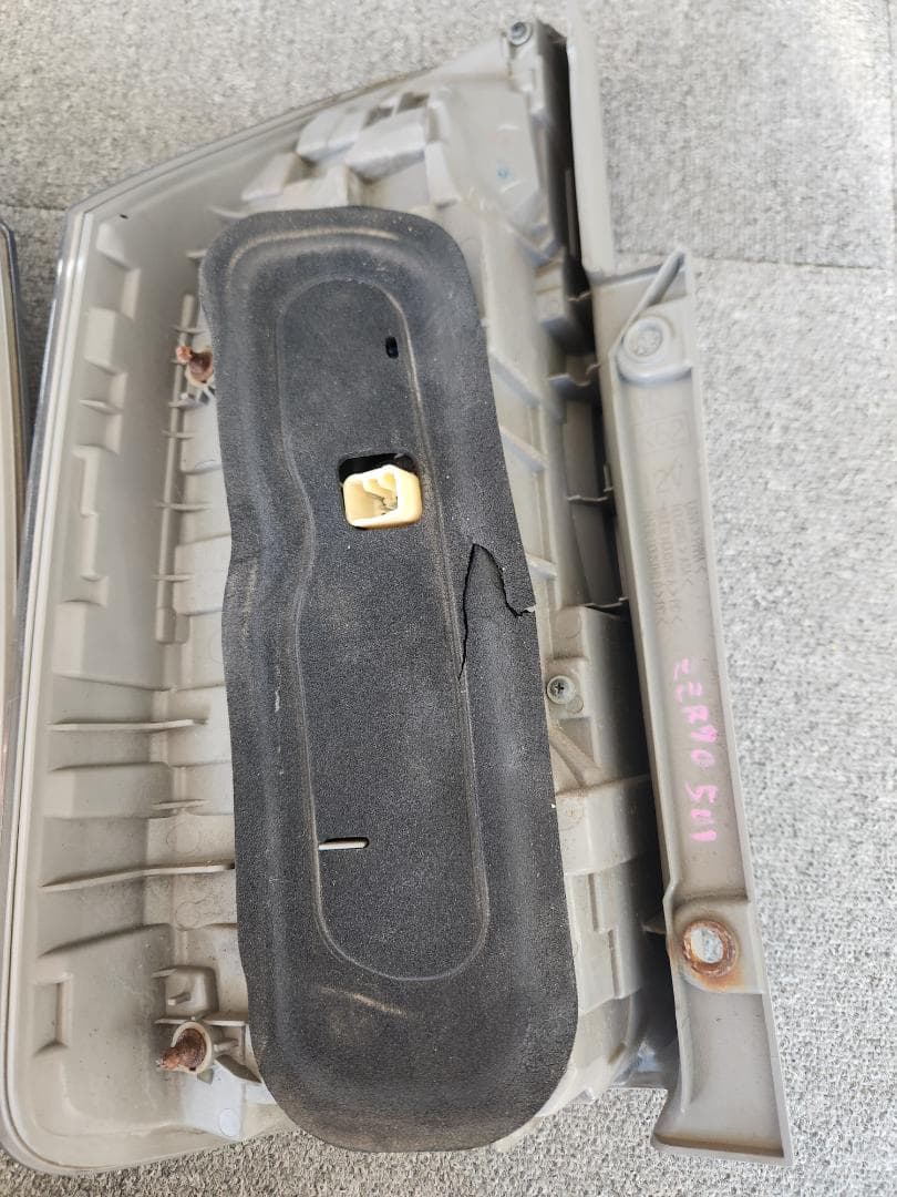 ヴォクシーZRR70　テールランプセット