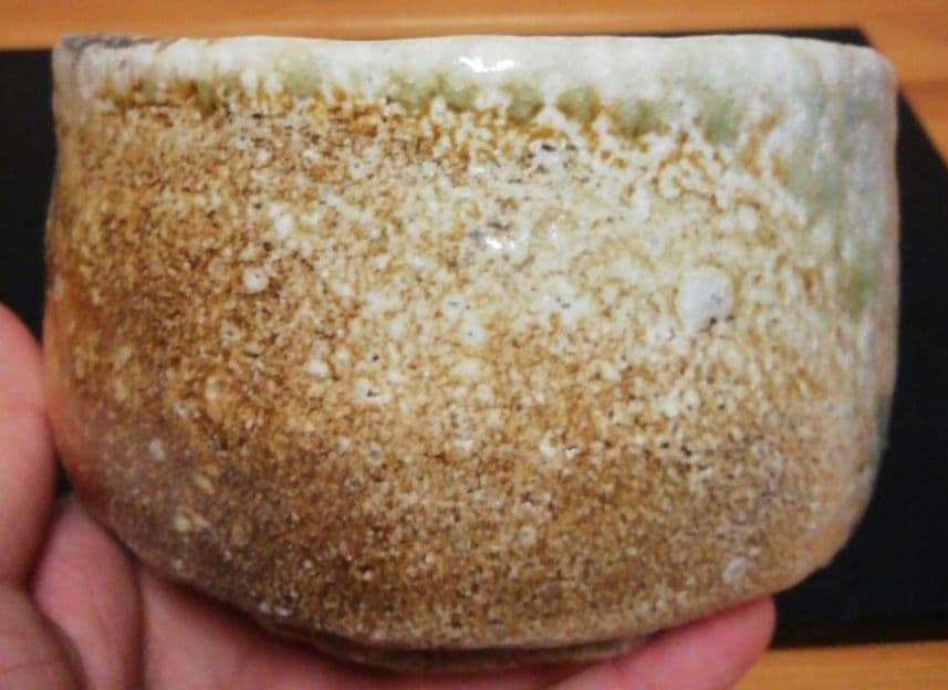 谷清右衛門作　信楽焼　自然釉　茶碗　共箱　共布　略歴付　茶道具