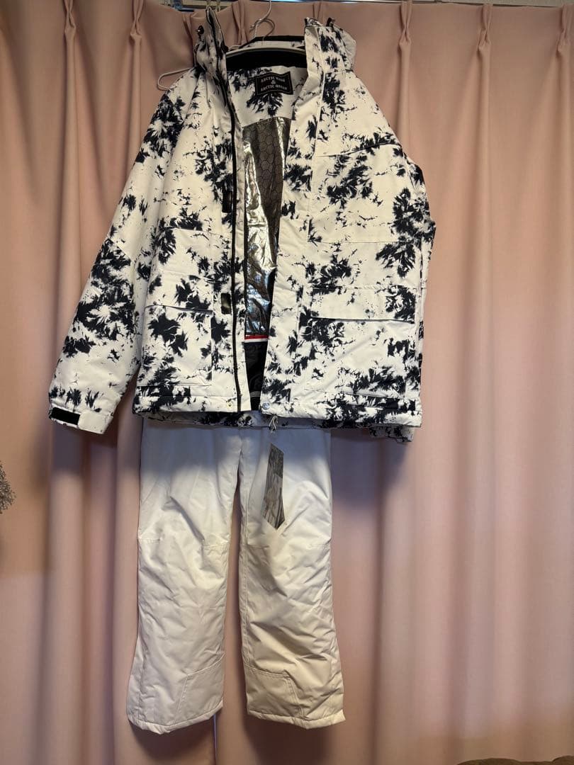 タグ付き　スキーウェア 上下セット　ボード　ユニセックス