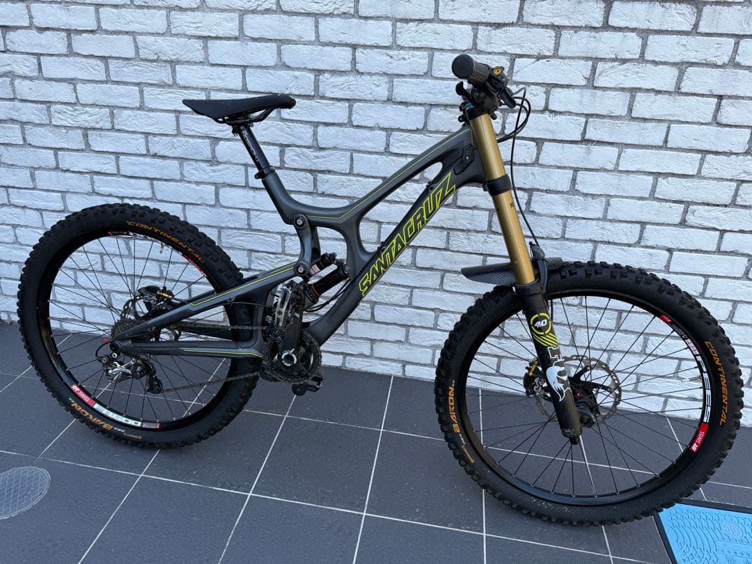 れん SANTA CRUZ V10.5 26 inch Sサイズ