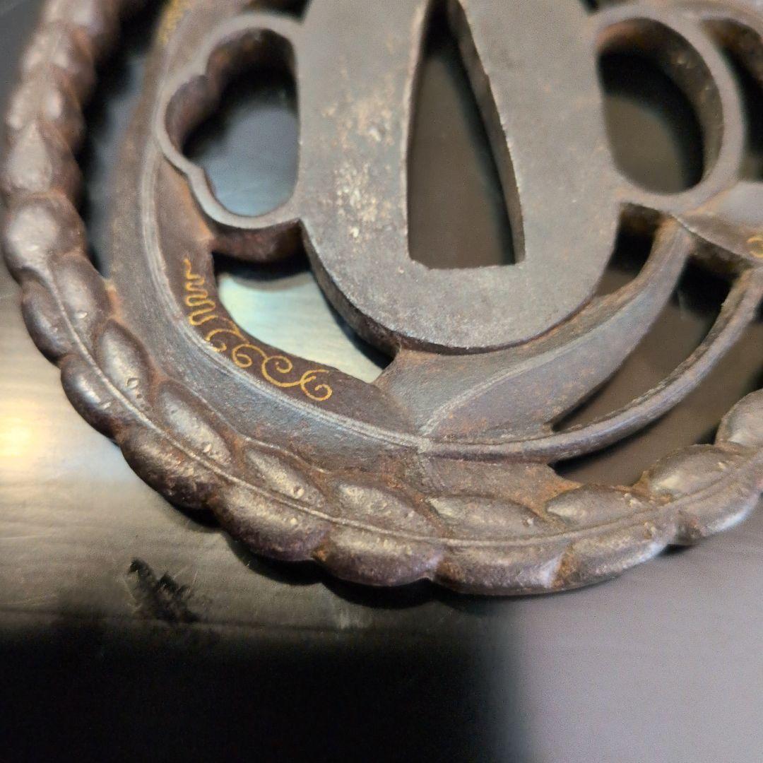 鍔　長州住正定　勝軍草の図金象嵌