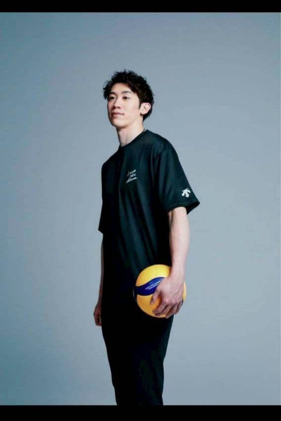 石川祐希選手 DESCENTEコラボ 半袖Ｔシャツ Ｌサイズ　１枚