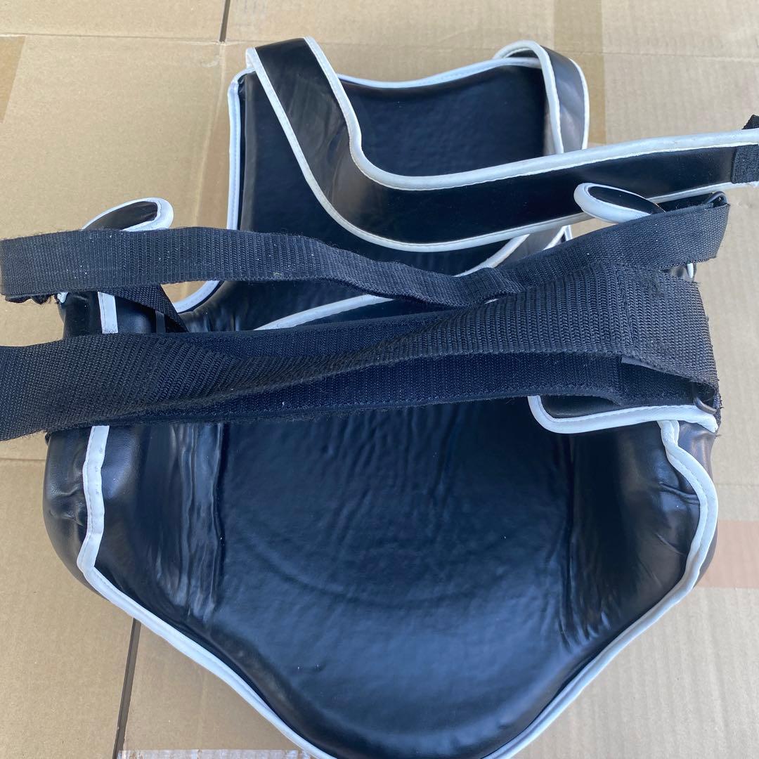 ISAMI キックミット 黒/白