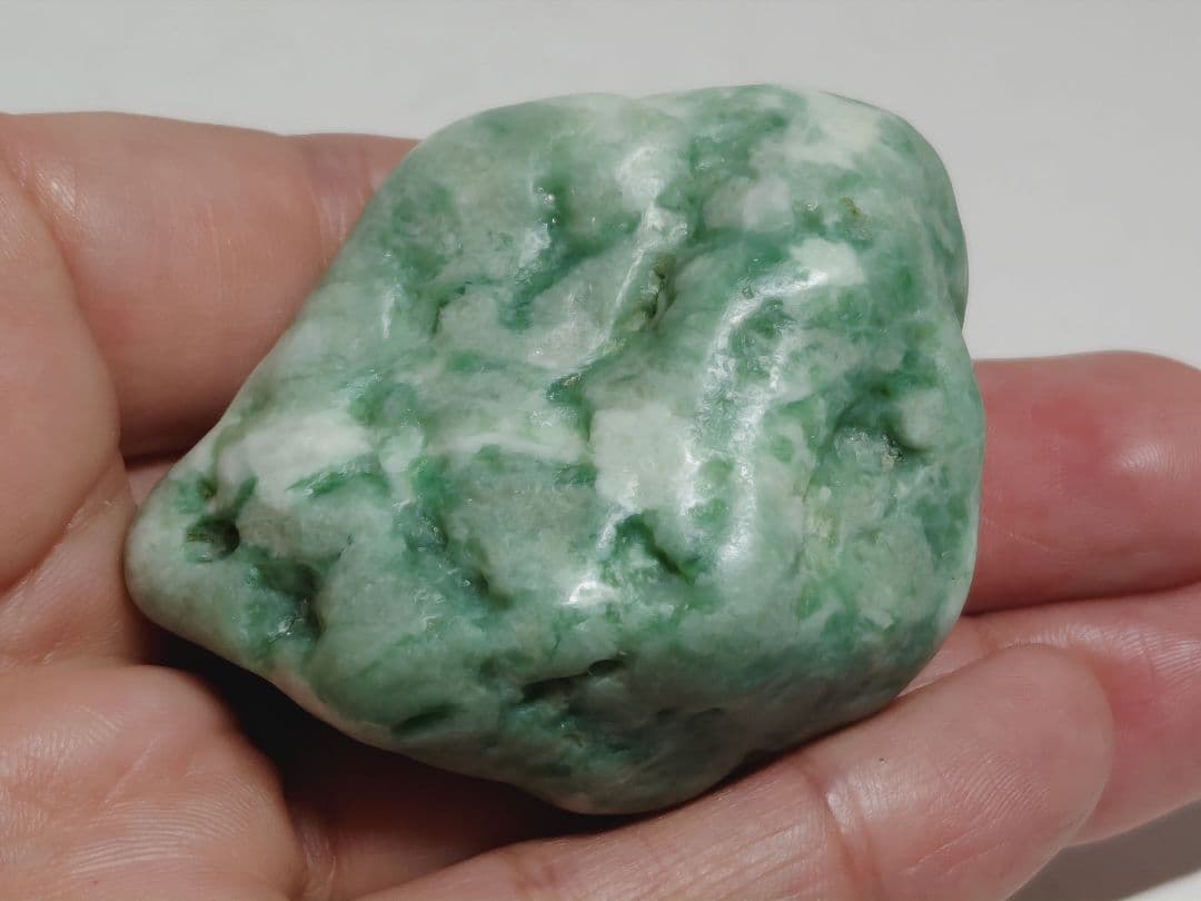 緑白 107g 翡翠 ヒスイ 原石 鑑賞石 自然石 誕生石 鉱物 鉱石 水石