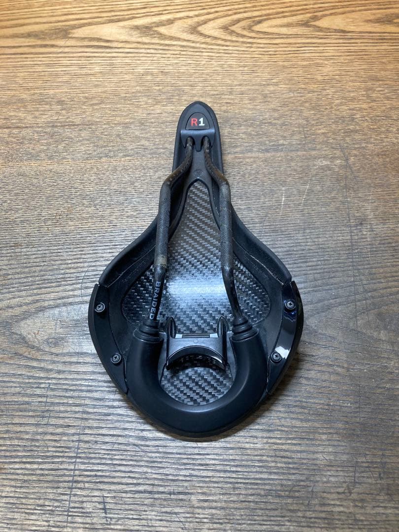 ■fi'zi:k：ALIANTE R1 サドル