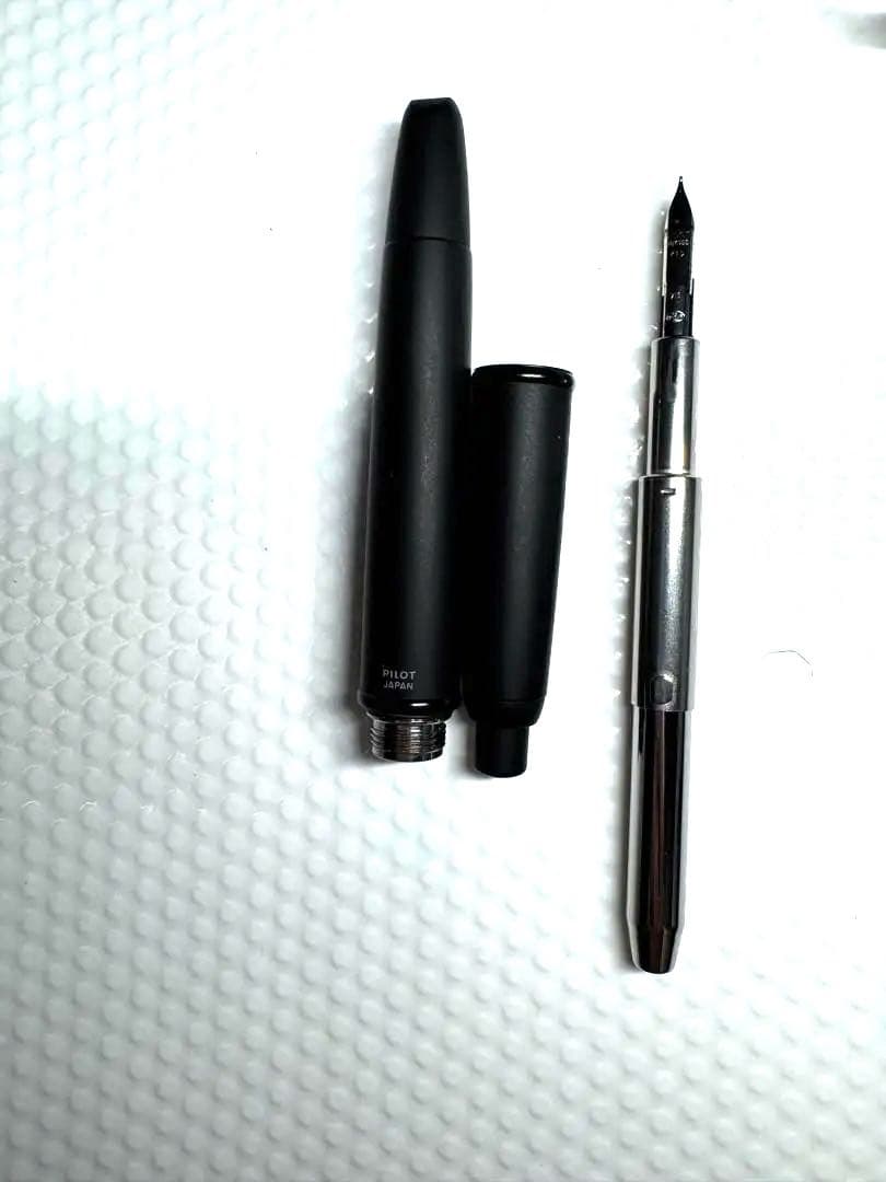ほぼ日のキャップレス万年筆　オールマットブラック　パイロット製