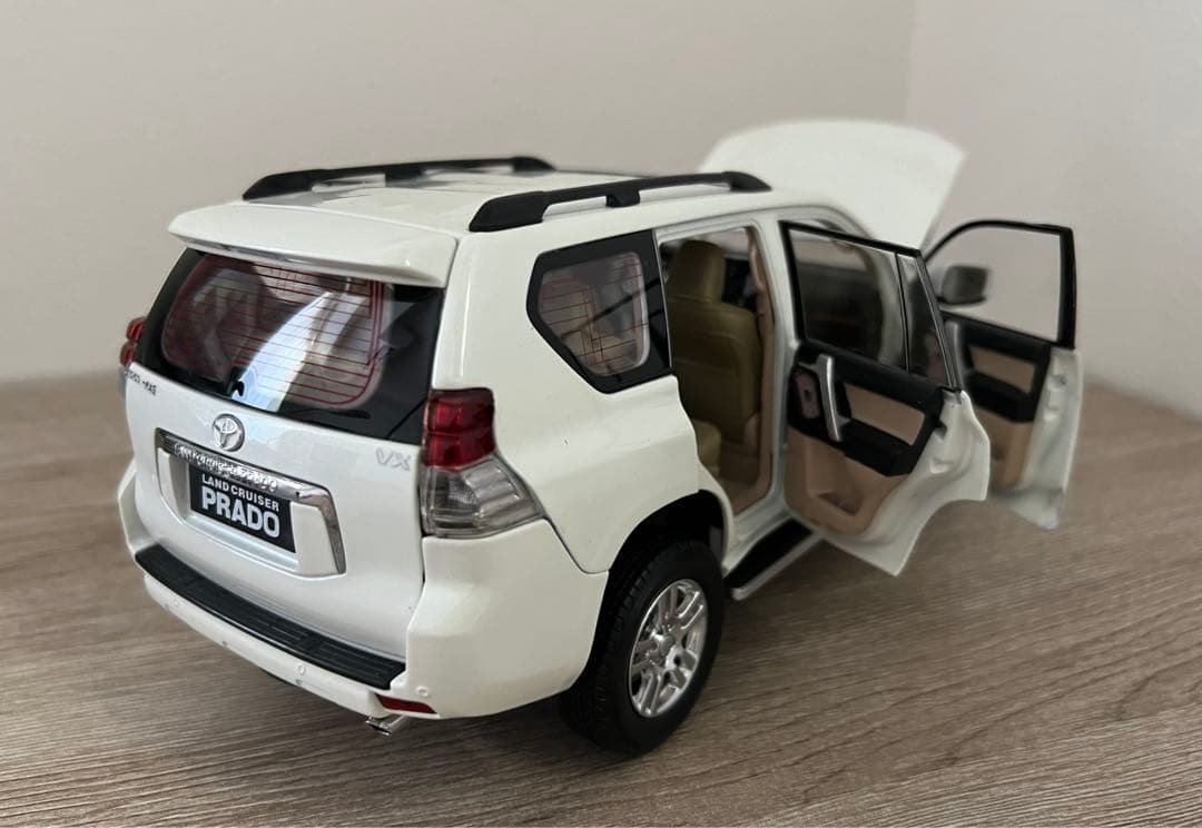 LAND CRUISER PRADOランドクルーザー プラド 1/18