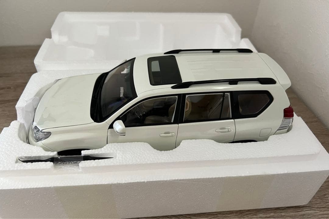 LAND CRUISER PRADOランドクルーザー プラド 1/18
