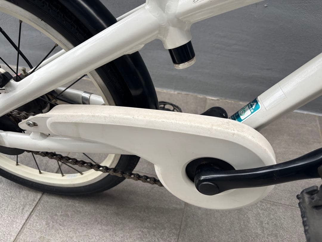 【世田谷区直接引渡希望】ブリヂストン　レベナ　ホワイト　18インチ