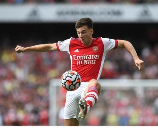 【送料無料】 アーセナル　キーラン・ティアニー オーセンティック ホーム （M）