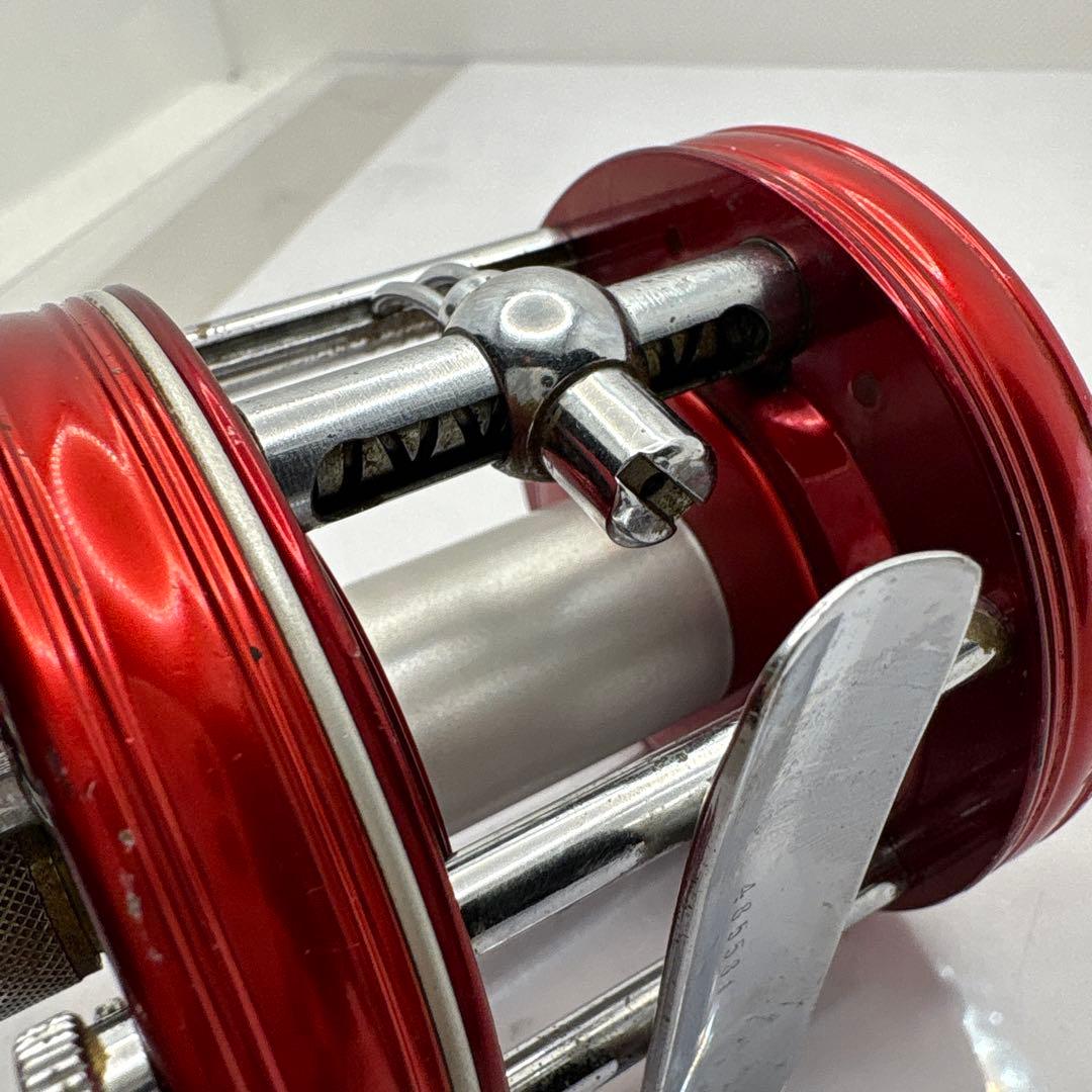 ABU Ambassadeur 5000 レッドベイトリール