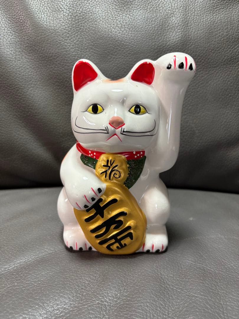 白い招き猫　置物
