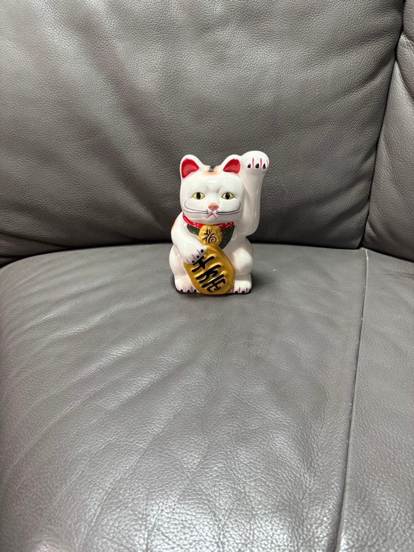 白い招き猫　置物