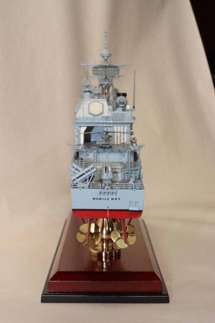 ドラゴン製USSイージス巡洋艦モービルベイ　完成品　アクリル製ケース付　プラ模型