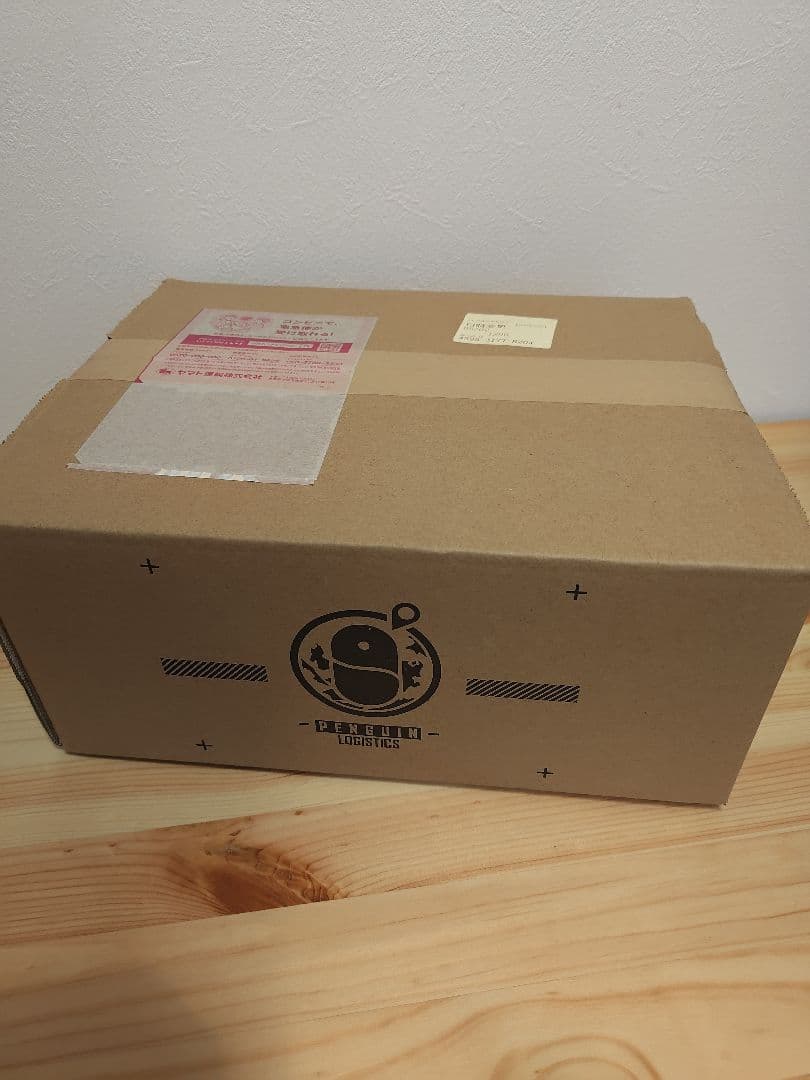 アークナイツ1周年記念グッズ（イラスト集、コラボキャップ、特製段ボール箱）