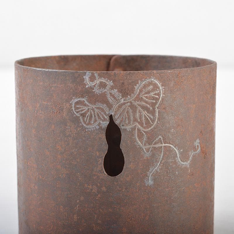 茶道具　古鉄鎚出　銀象嵌　瓢箪の葉文　蓋置　時代箱　V　R6097