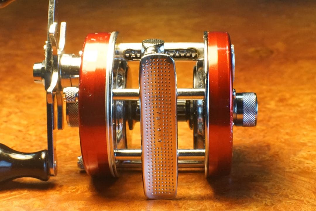 ABU アンバサダー 5500 メンテ済 フレーム修正済 チェリーレッド